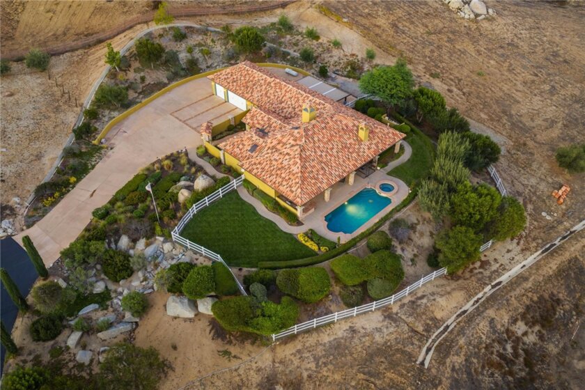 38450 Mesa Road Photo